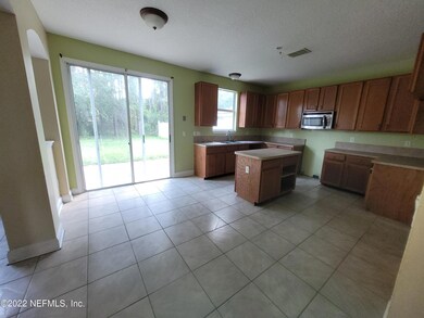Kitchen and eat in