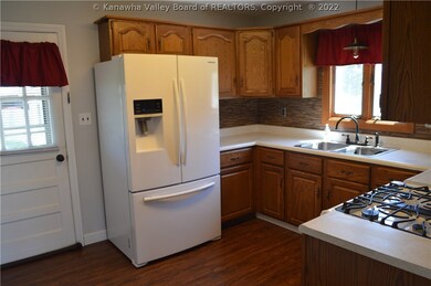 320 19th St, Dunbar, WV 25064 - photo 7