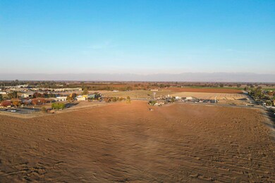 2022-11-30Schuil_SM00270Visalia-30-open
