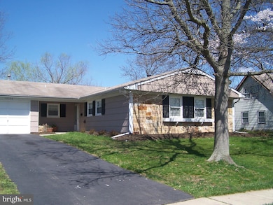 12108 Round Tree Ln, Bowie, MD 20715 - photo 2