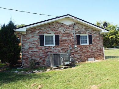 715 Poplar Bluff Rd E, Auburntown, TN 37016 - photo 3