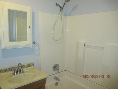 46-48 Montgomery St unit 2L, Springfield, MA 01151 - photo 5