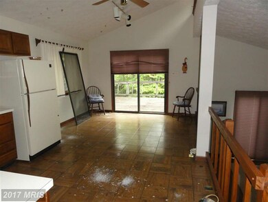 24 Holly Hill Rd, Berkeley Springs, WV 25411 - photo 6