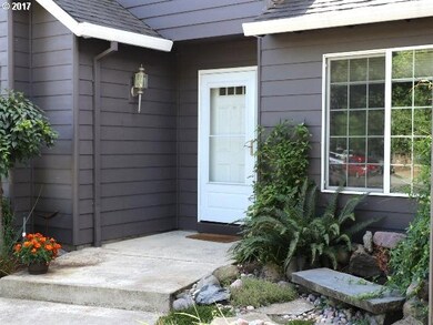 1285 S Sycamore St, Canby, OR 97013 - photo 2