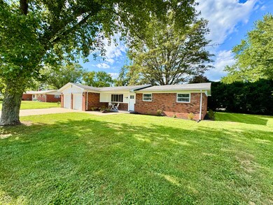 3886 E Carol Ct, Columbus, IN 47203 - photo 2