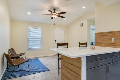 Kitchen with ceiling fan, a breakfast bar area, g