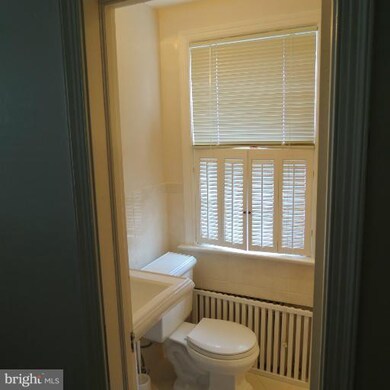 6713 Annan Dr, Bethesda, MD 20816 - photo 5