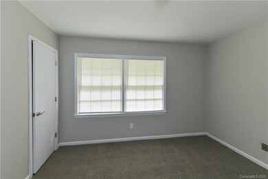 633 Colonial Dr, Statesville, NC 28625 - photo 7