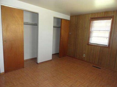 unlisted-address, Carpentersville, IL 60110 - photo 7