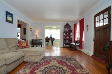 You will find plenty of space in this living room 