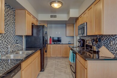 09_3600_N_5th_Ave_200__09_mls