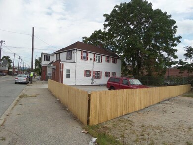 636 Hartford Ave, Providence, RI 02909 - photo 2