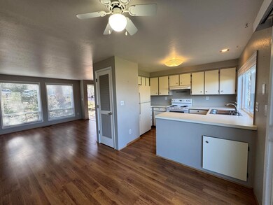 Dining & Kitchen