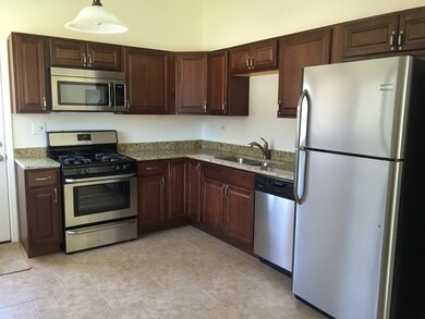 1628 Sacramento Ct, Carpentersville, IL 60110 - photo 3