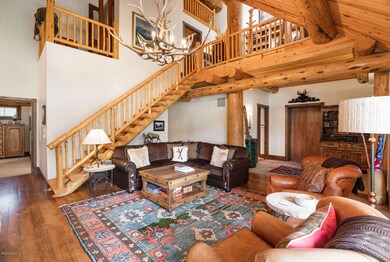 mccoy_peak_lodge_406_interior_living_b