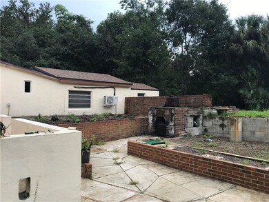 RAISED GARDEN PATIO