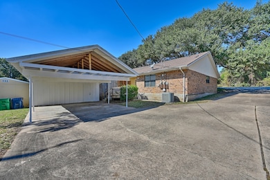 600 E Stone St unit B, Brenham, TX 77833 - photo 4