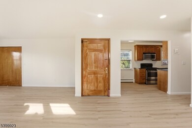 576 Avenue E unit 2, Bayonne, NJ 07002 - photo 4