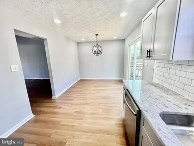 818 Sleepy Hollow Ct, Edgewood, MD 21040 - photo 6