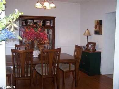 Dining Room - Hardwood Floors