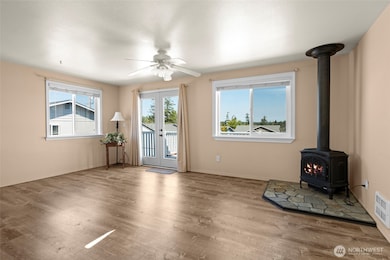 404 NE 4th St, Coupeville, WA 98239 - photo 6