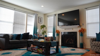 1402 Hawthorn Way, New Windsor, NY 12553 - photo 5