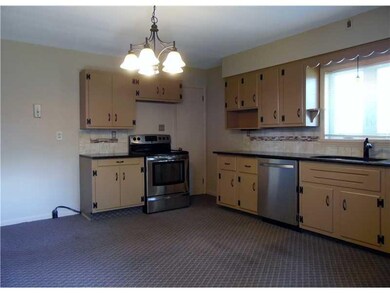 Kitchen. Granite counter top and ceramic backsplas