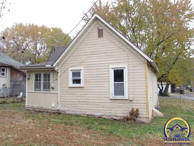 1833 SW Cherokee St, Topeka, KS 66606 - photo 3