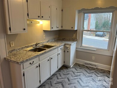 635 Hillcrest Dr, Shelby, NC 28150 - photo 3