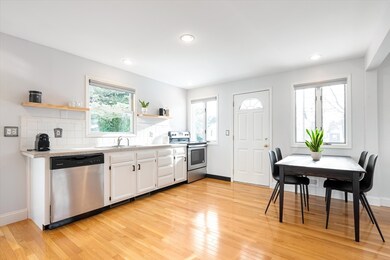 8 Tilton St, Newburyport, MA 01950 - photo 4