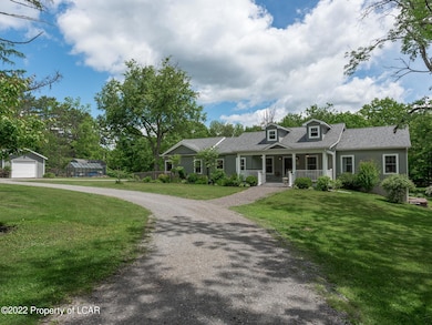 43 Boyle Rd, Dallas, PA 18612 - photo 2