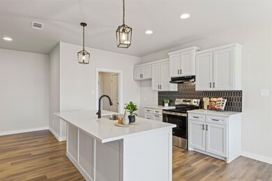 1927 N Wilhite St, Cleburne, TX 76031 - photo 7