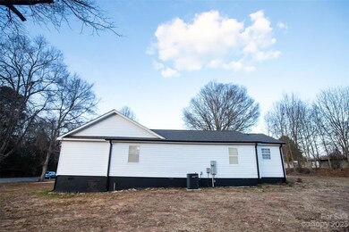 390 Preyer St, Shelby, NC 28152 - photo 4