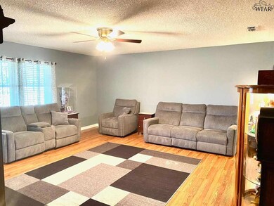 Well maintained home offering fresh paint througho