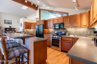 1834_glacier_ct_a_interior_kitchen