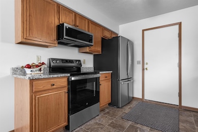 4414 Sunbury Dr, Rockford, IL 61109 - photo 7