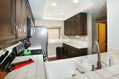 Great Counter Space*Brushed Nickel Faucet*Recessed