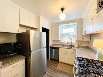 2230 Hawthorne Rd, Grosse Pointe Woods, MI 48236 - photo 3