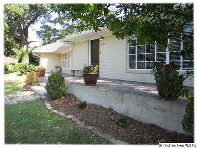 Sprawling front porch!