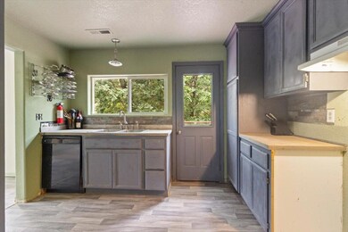 21-3250 Highland Ave-21