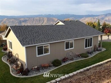 715 N Lyle Ave, East Wenatchee, WA 98802 - photo 2