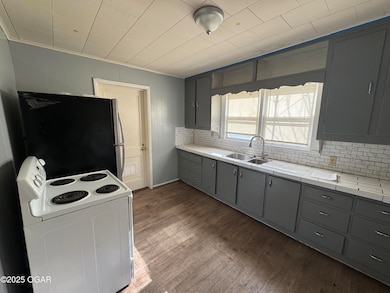 313 E 17th St, Baxter Springs, KS 66713 - photo 7