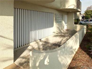 Private entrance to this lower unit. 