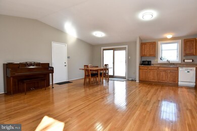 20336 Watkins Meadow Dr, Germantown, MD 20876 - photo 7