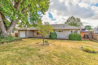 3328 Snowy Butte Ln, Central Point, OR 97502 - photo 2