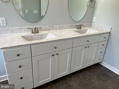 320 Chalcedony Dr, Martinsburg, WV 25404 - photo 5