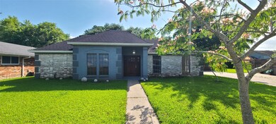 2319 Harwell Cir, Alvin, TX 77511 - photo 2