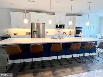 222 Van Buren St unit 21, Herndon, VA 20170 - photo 2