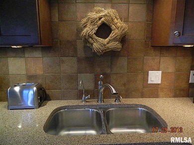 2924 High Point Dr, Davenport, IA 52806 - photo 4