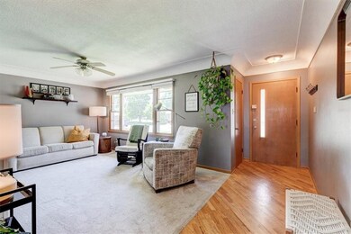 4913 Lawnwoods Dr, Des Moines, IA 50310 - photo 5